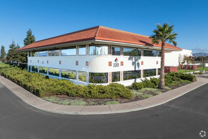 2301 Bert Dr, Hollister, CA for lease - Primary Photo - Image 1 of 4