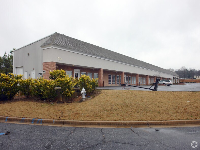 737 Veterans Pky, Jonesboro, GA à louer - Photo du bâtiment - Image 3 de 5