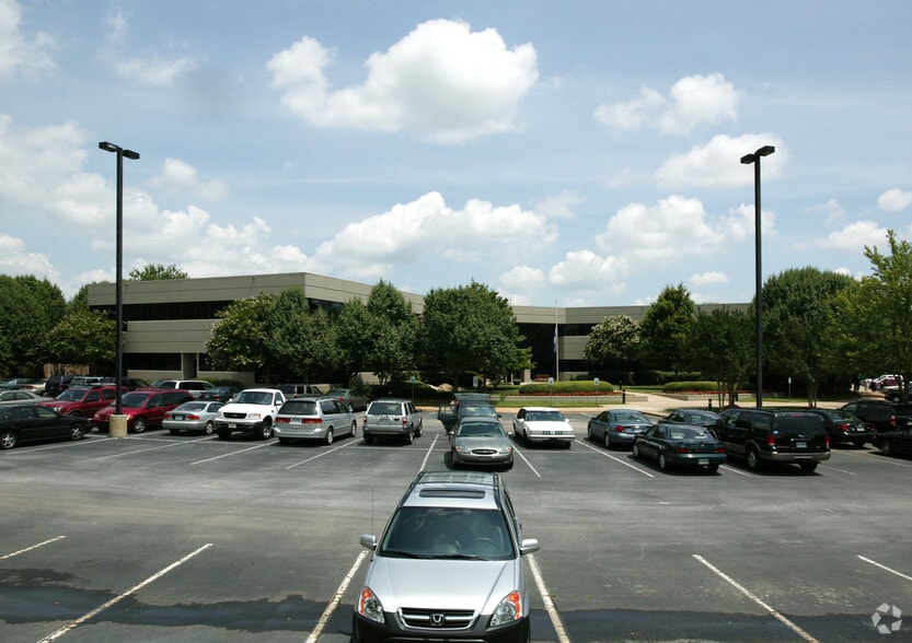250 Commonwealth Dr, Greenville, SC for lease - Building Photo - Image 2 of 13