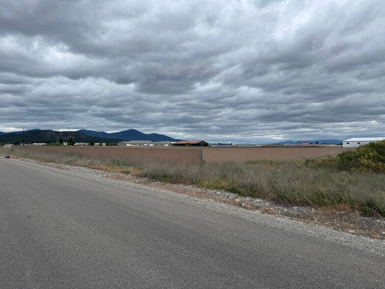 4624 W Hargrave Ave, Post Falls, ID for sale - Building Photo - Image 2 of 2