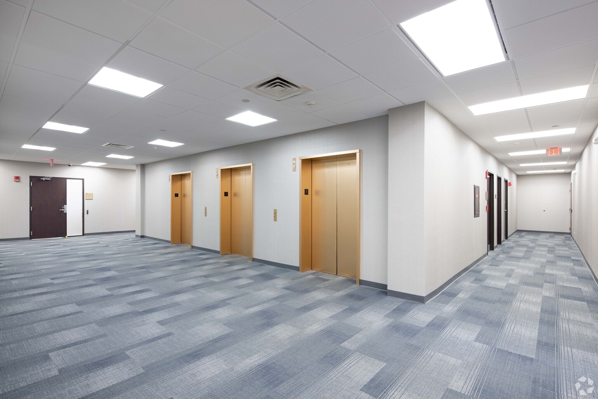 999 E Touhy Ave, Des Plaines, IL à louer Photo intérieure- Image 1 de 1