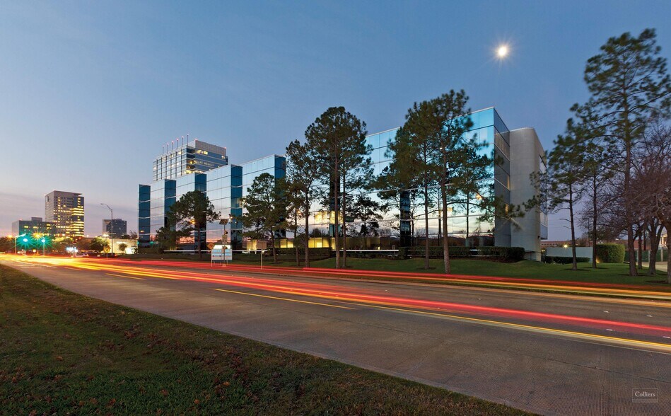 1300 W Sam Houston Pky S, Houston, TX à louer - Photo principale - Image 1 de 22