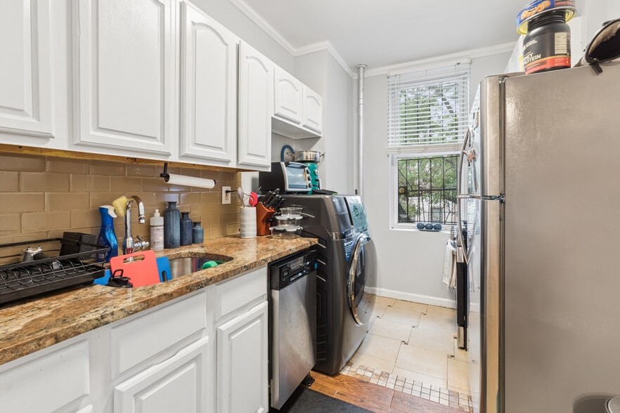 377 Chauncey St, Brooklyn, NY à vendre - Photo du bâtiment - Image 3 de 4