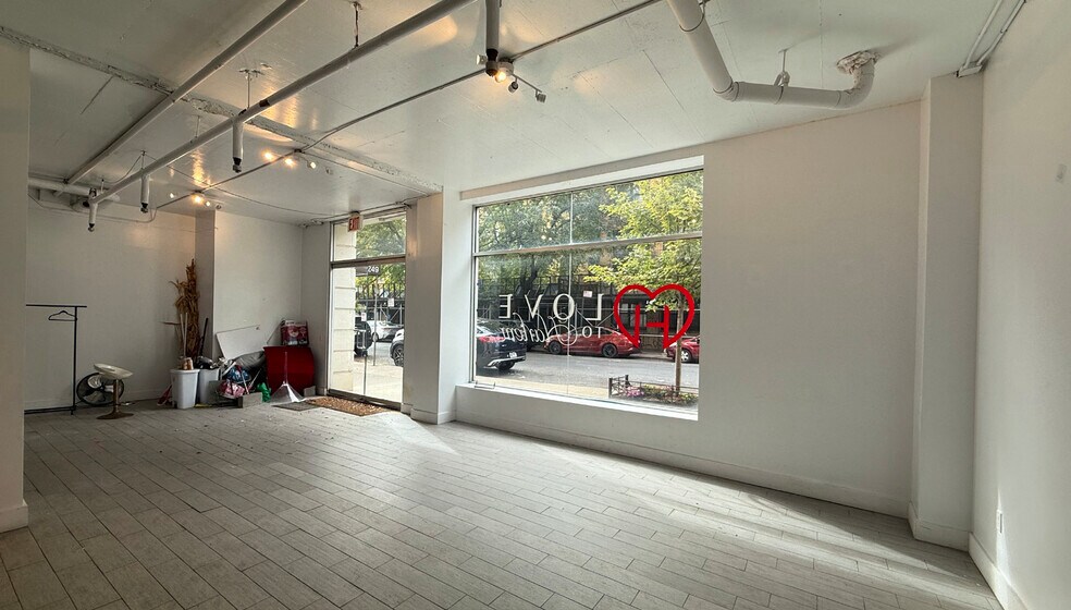 2301 2nd Ave, New York, NY à louer - Photo du bâtiment - Image 3 de 9