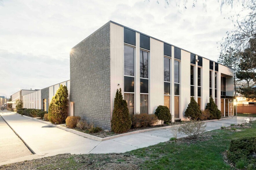 2562 Stanfield Rd, Mississauga, ON à vendre - Photo du bâtiment - Image 1 de 1