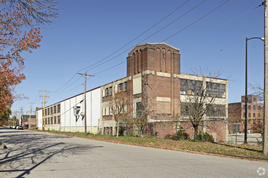 5239 Brown Ave, Saint Louis, MO for sale - Primary Photo - Image 1 of 10