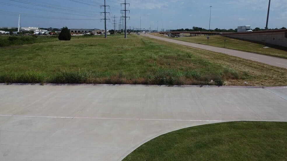 2851 N State 161 Hwy, Irving, TX à vendre - Vidéo sur l’inscription commerciale - Image 3 de 15
