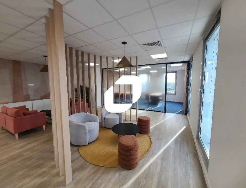 27-27 Quai Du President Carnot, Saint-Cloud for lease Interior Photo- Image 1 of 8