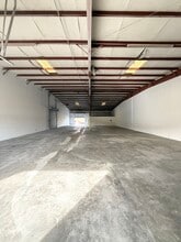 1000-1008 N Commercial Blvd, Arlington, TX à louer Photo intérieure- Image 2 de 7