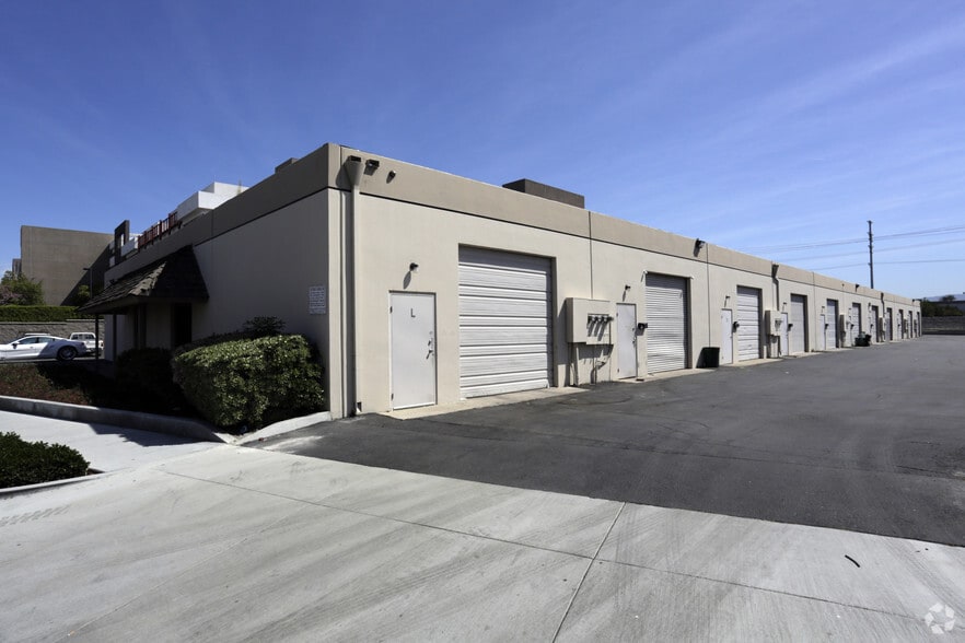 1040 N Grove St, Anaheim, CA for lease - Building Photo - Image 2 of 6