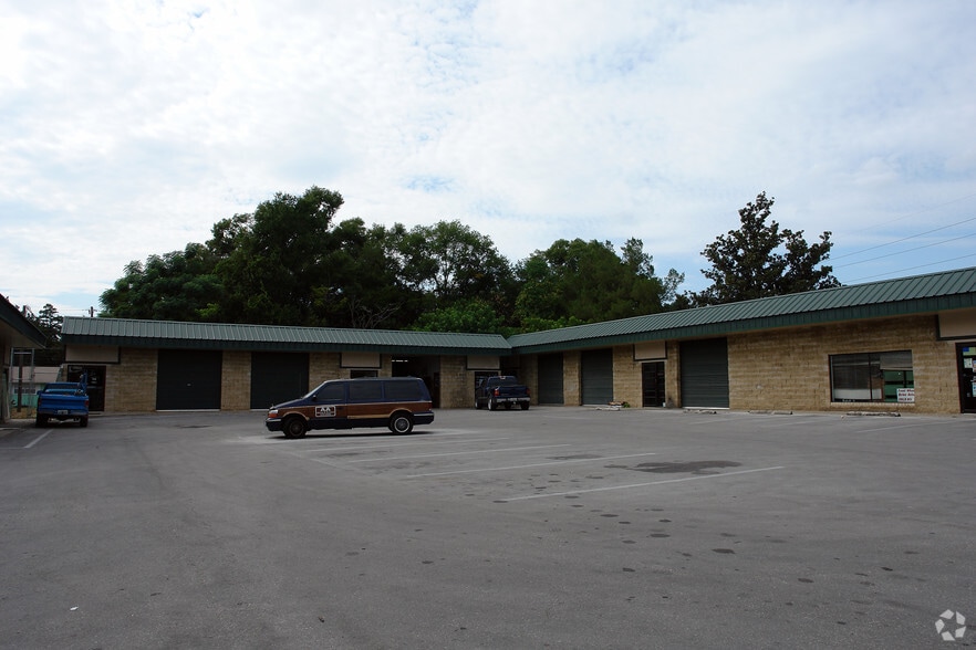 1706 N Magnolia Ave, Ocala, FL for lease - Primary Photo - Image 1 of 4