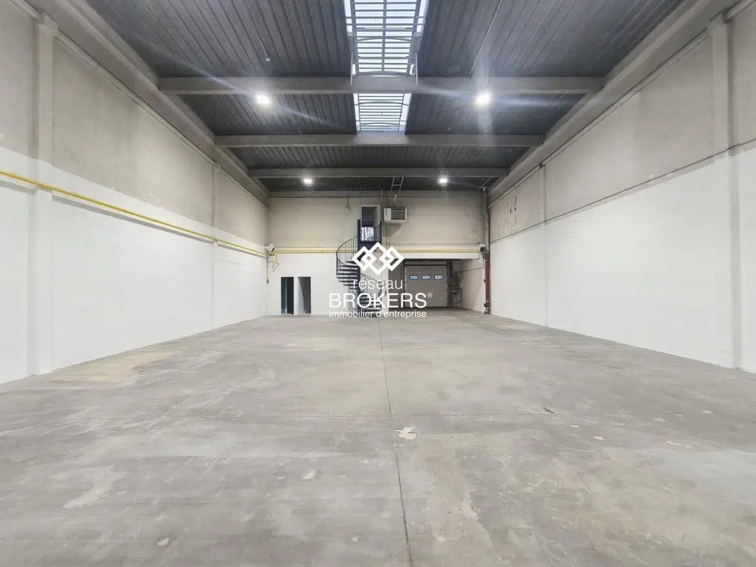 Flex in Les Ulis for lease Interior Photo- Image 1 of 11