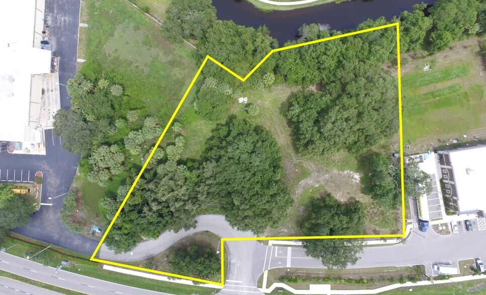 4055 Hancock Bridge Pky, North Fort Myers, FL à vendre - Photo du bâtiment - Image 3 de 8