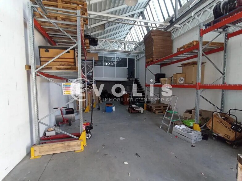 Flex in Vénissieux for lease - Interior Photo - Image 2 of 16