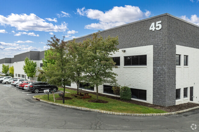 Plus de détails pour 45 Turner Dr, Middletown, NY - Bureau, Industriel à louer