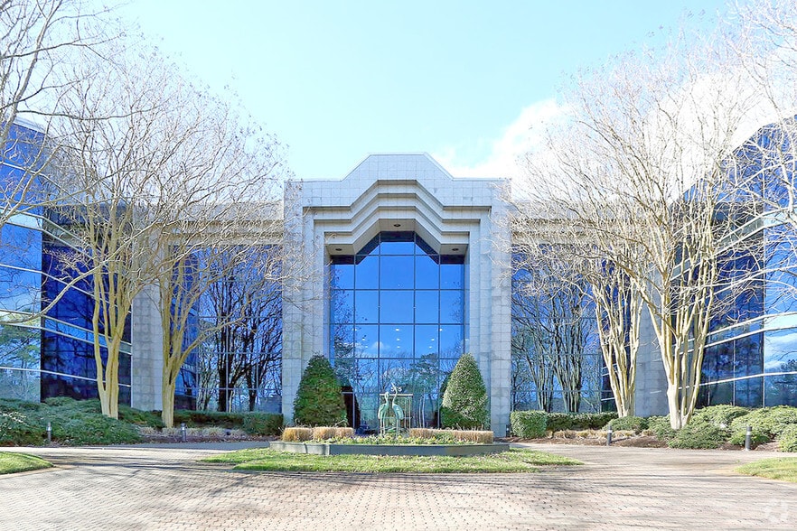 575 Lynnhaven Pky, Virginia Beach, VA for lease - Primary Photo - Image 1 of 7