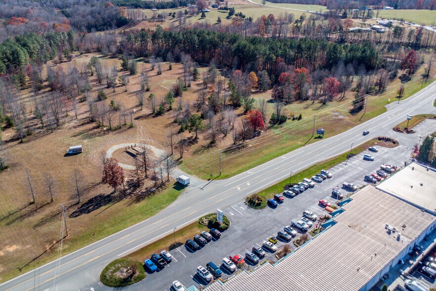 Westlake Village, Moneta, VA à vendre - Photo du bâtiment - Image 2 de 3