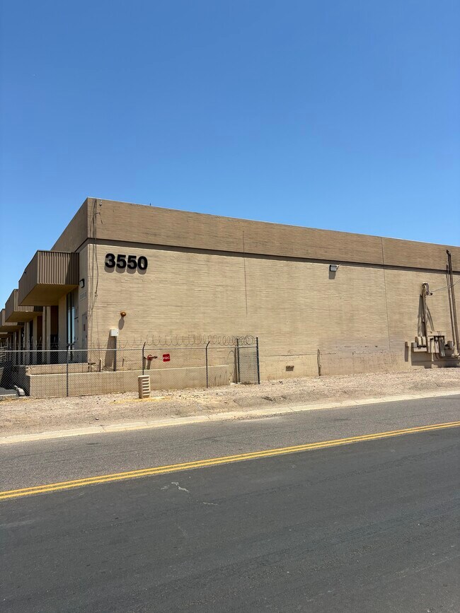 Plus de détails pour 3550 W Clarendon Ave, Phoenix, AZ - Industriel à louer