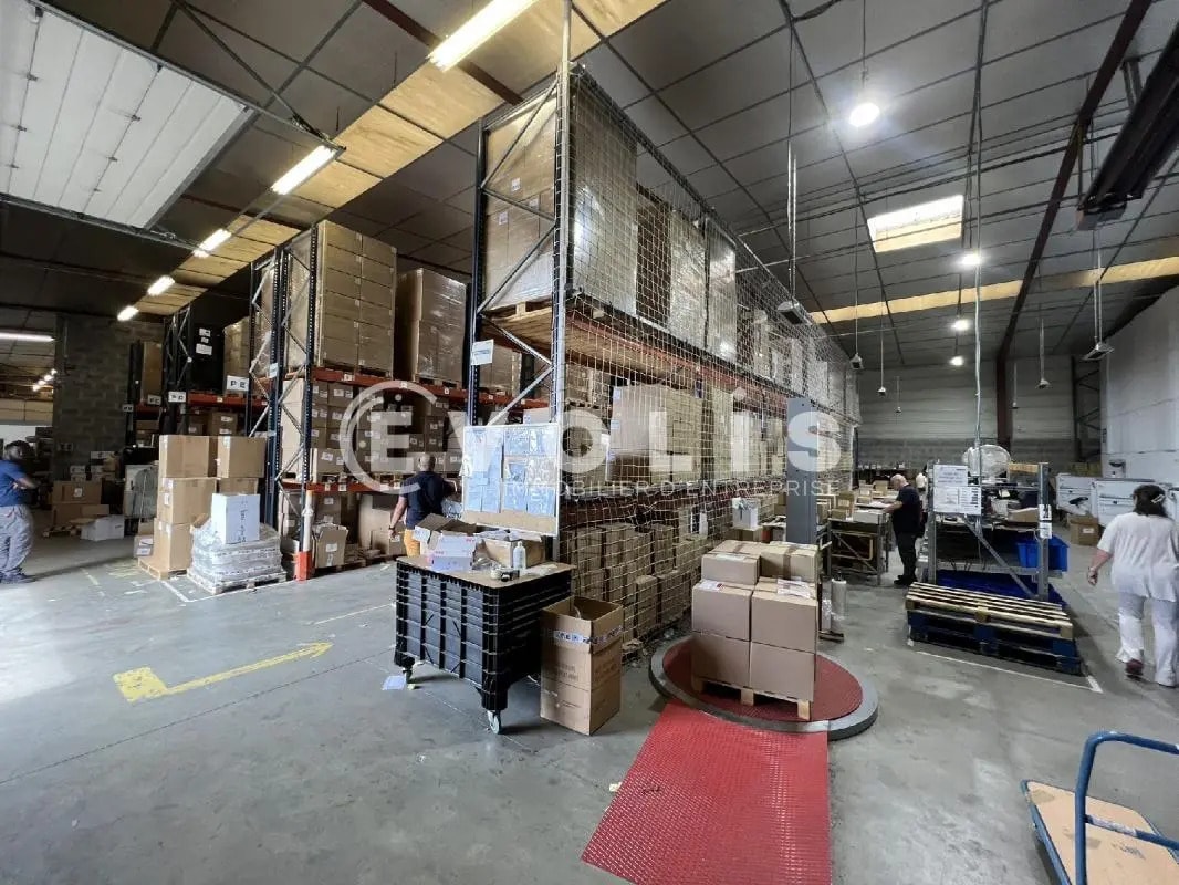 Flex in Chassieu for lease Interior Photo- Image 1 of 15