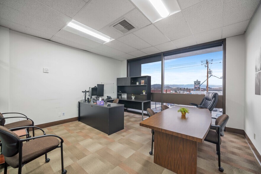 449 S Virginia St, Reno, NV à louer - Photo intérieure - Image 3 de 20