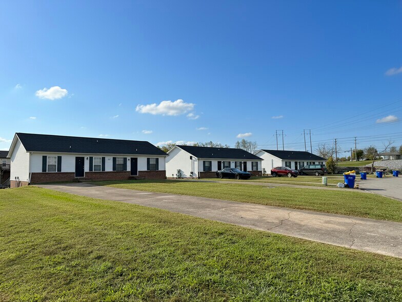 117-121 Bennett Dr, Clarksville, TN à vendre - Photo principale - Image 1 de 1