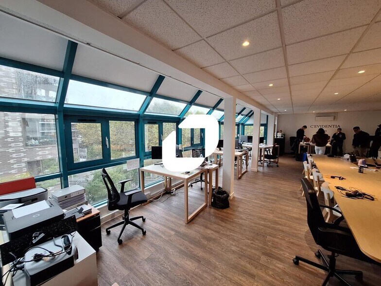 Office in Boulogne-Billancourt for lease - Interior Photo - Image 2 of 7
