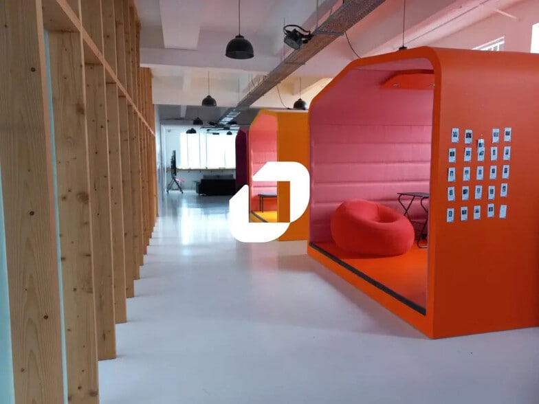 Office in Roubaix for lease - Interior Photo - Image 1 of 18