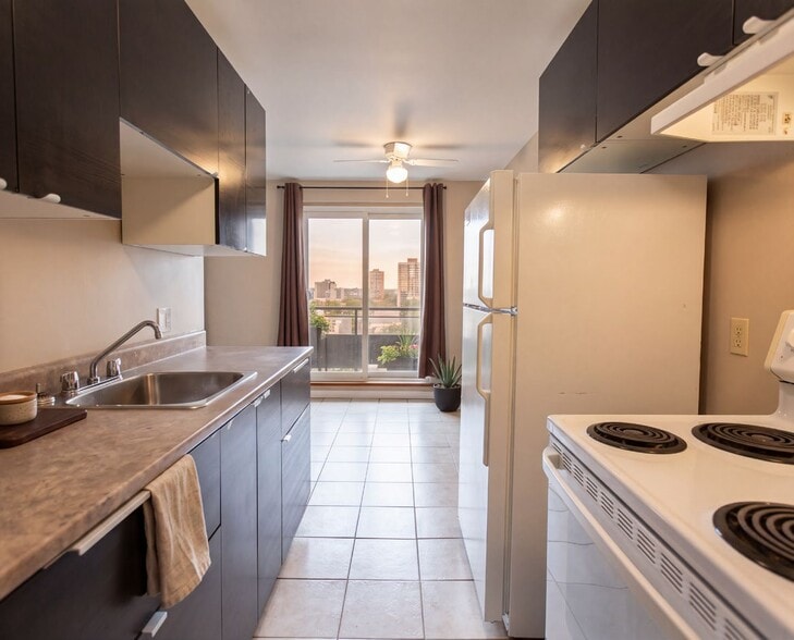 115 Kraft Avenue, Kitchener, On Ave N, Kitchener, ON for sale - Interior Photo - Image 3 of 13