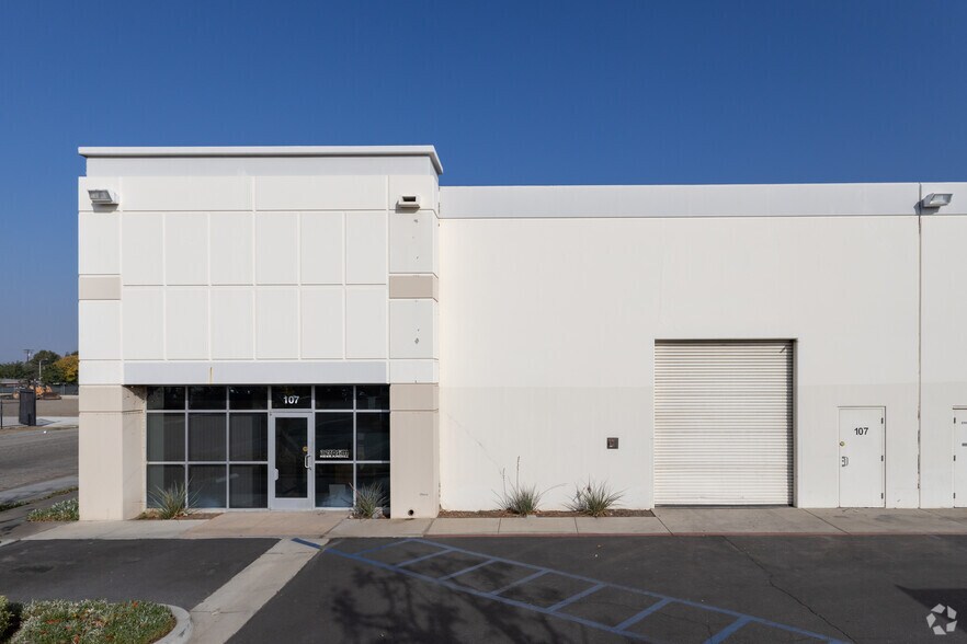 701 Gifford Ave, San Bernardino, CA à louer - Photo du bâtiment - Image 3 de 11