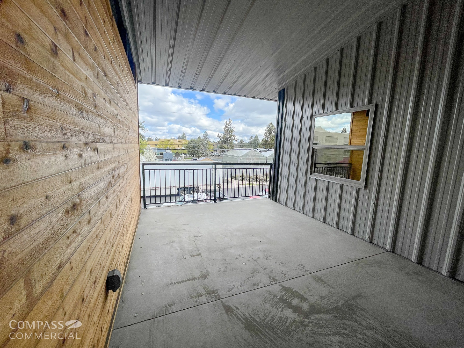 693 SE Glenwood Dr, Bend, OR à louer Photo intérieure- Image 1 de 2