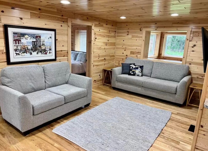 4472 M-75, Walloon Lake, MI à vendre - Photo du bâtiment - Image 2 de 38