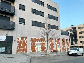 Commerce de détail dans Arganda del Rey, Madrid à louer Photo de construction- Image 2 de 3