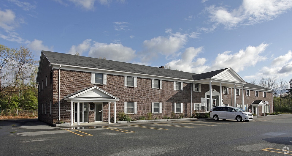 236-240 Pleasant St, Methuen, MA for lease - Building Photo - Image 2 of 3