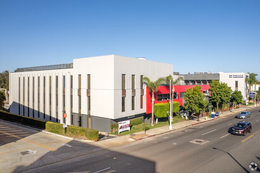 17337 Ventura Blvd, Encino, CA à louer - Photo du bâtiment - Image 2 de 5