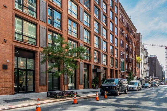 Plus de détails pour 540 W 28th St, New York, NY - Commerce de détail à louer