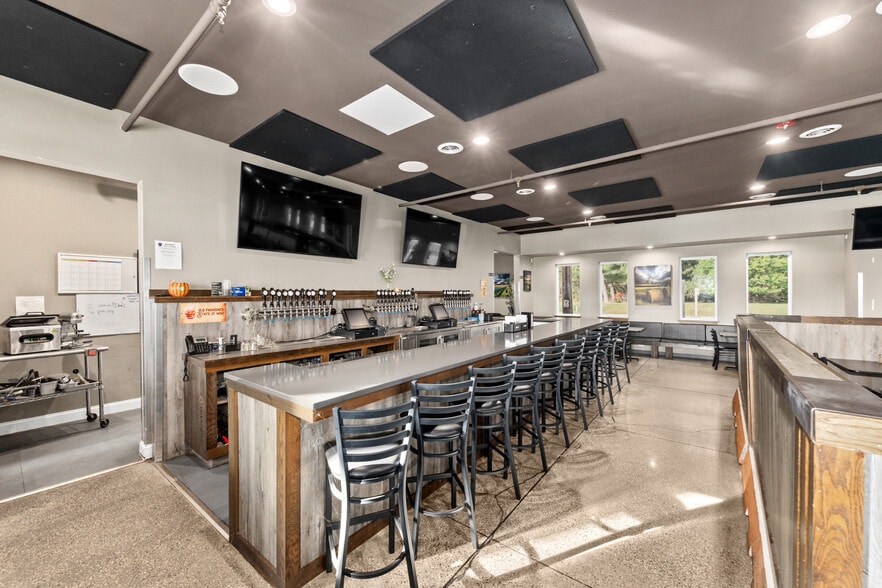 2102 Highway 164, Richfield, WI à vendre - Photo du bâtiment - Image 3 de 21