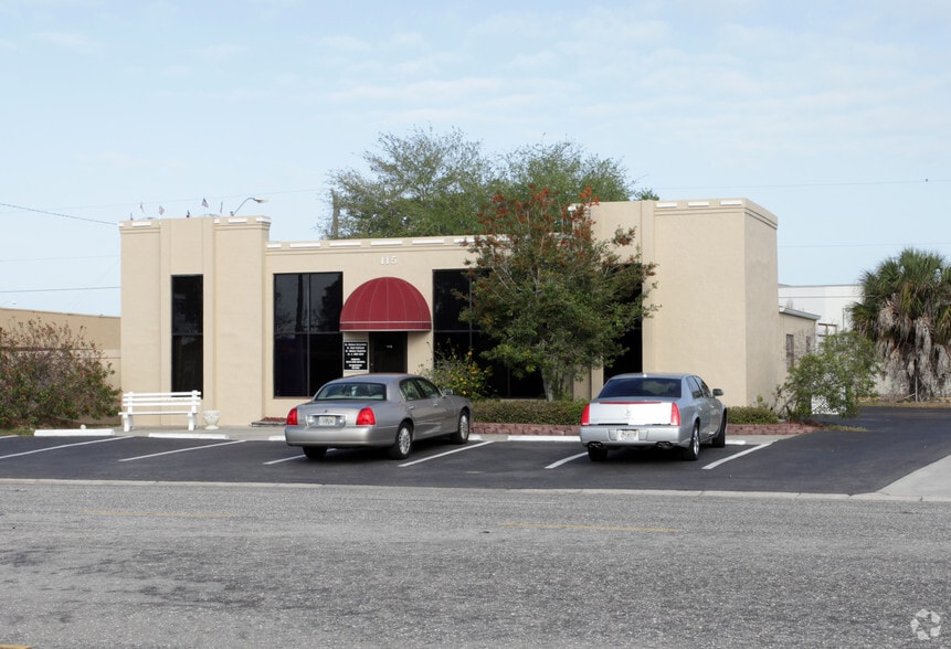 115 Shamrock Blvd, Venice, FL for sale - Primary Photo - Image 3 of 3