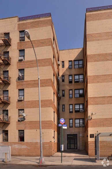 1410 Morris Ave, Bronx, NY à vendre - Photo du bâtiment - Image 2 de 3