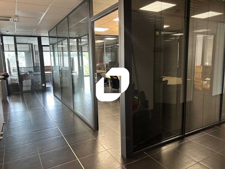 Office in Saint-Brice-sous-Forêt for lease - Interior Photo - Image 1 of 8