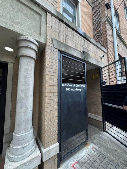 203 ACADEMY St, Jersey City, NJ à louer - Photo du bâtiment - Image 2 de 34