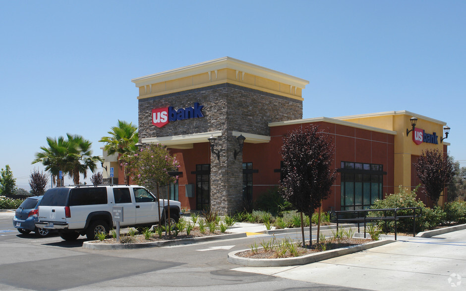 US Bank, Moreno Valley, CA à vendre - Photo du bâtiment - Image 1 de 1