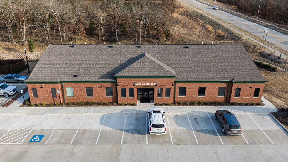 8101 McClure Dr, Fort Smith, AR for sale - Primary Photo - Image 1 of 1