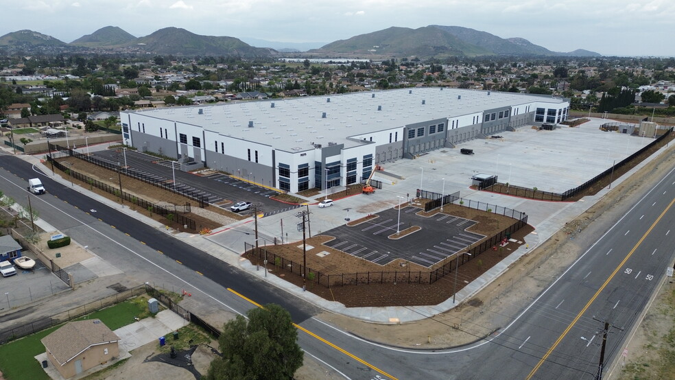 19275 Slover Ave, Bloomington, CA for lease - Building Photo - Image 2 of 5