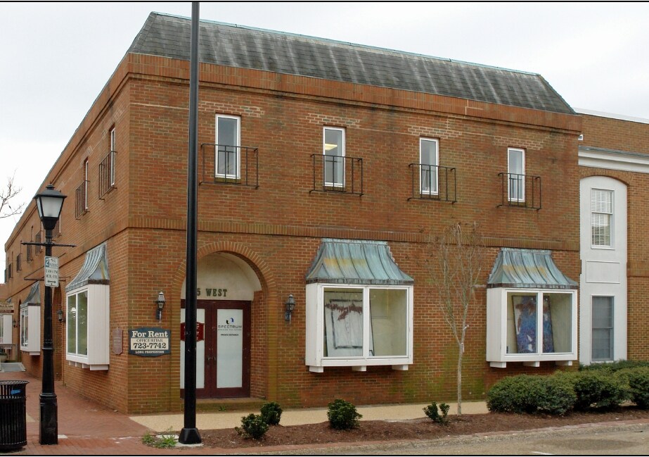 5 W Queens Way, Hampton, VA à louer Photo du bâtiment- Image 1 de 10
