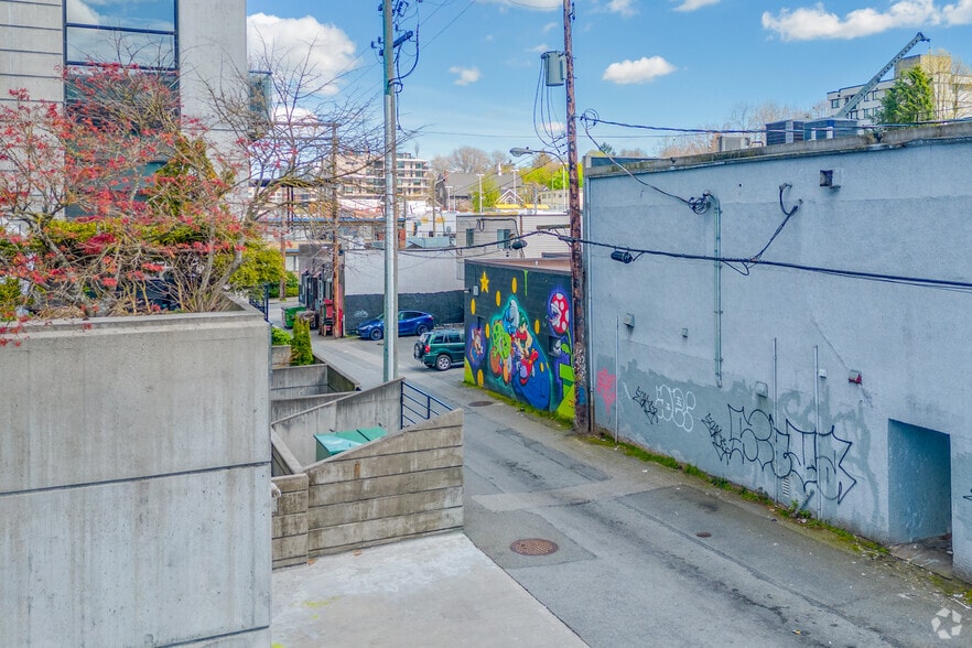 409-411 W Broadway, Vancouver, BC à vendre - Photo du bâtiment - Image 3 de 3