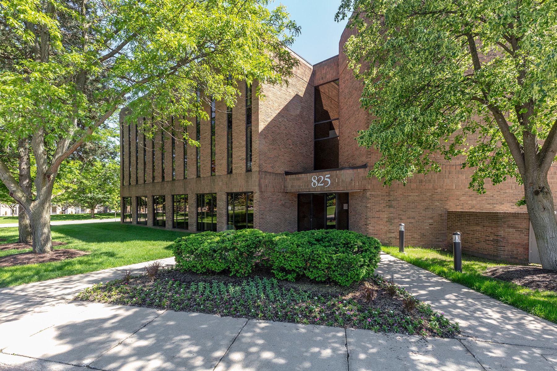 825 Victors Way, Ann Arbor, MI à louer Photo du bâtiment- Image 1 de 4