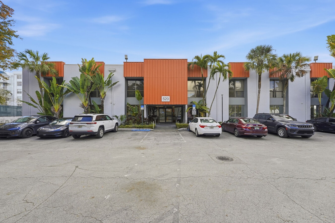 520 NW 165th St, North Miami Beach, FL 33169 - Unité 109 -  - Photo intérieure - Image 1 of 20