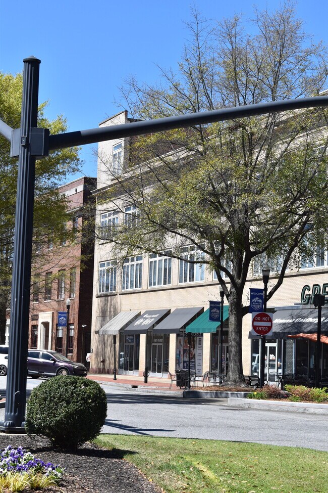 Plus de détails pour 15 W 11th St, Columbus, GA - Commerce de détail à louer
