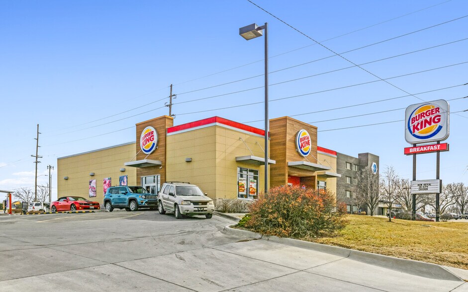 3690 SW Topeka Blvd, Topeka, KS à vendre - Photo du bâtiment - Image 2 de 8