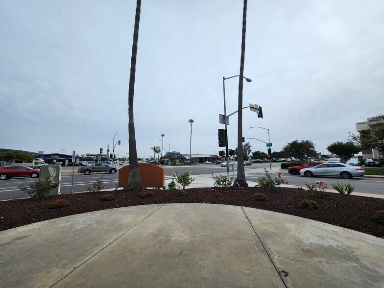 4310-4340 Genesee Ave, San Diego, CA à louer - Photo du bâtiment - Image 3 de 8